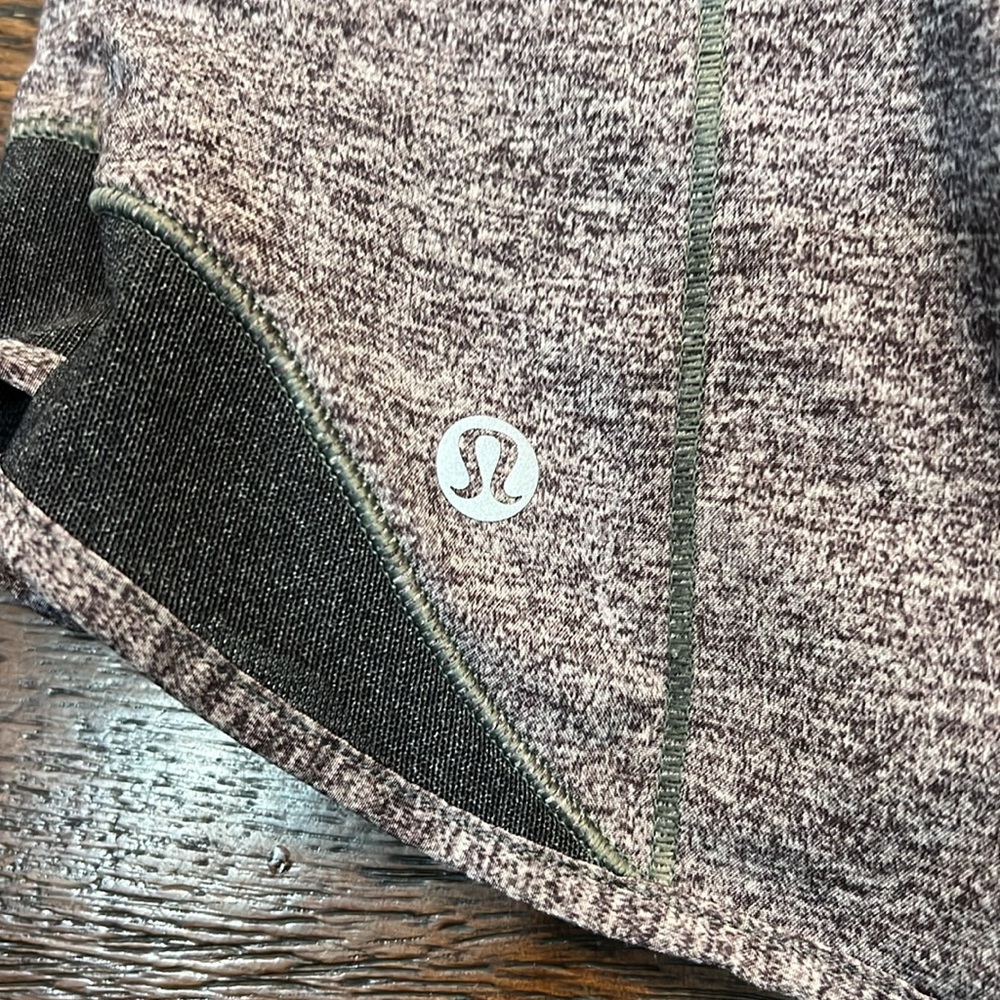 🪩Grey Lululemon Hotty Hots! Size 4! 4inch inseam! Like new!🪩 - Picture 2 of 12